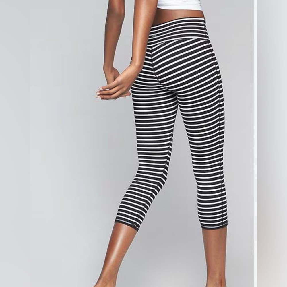 Athleta Stripes Chaturanga Capri size m VGUC